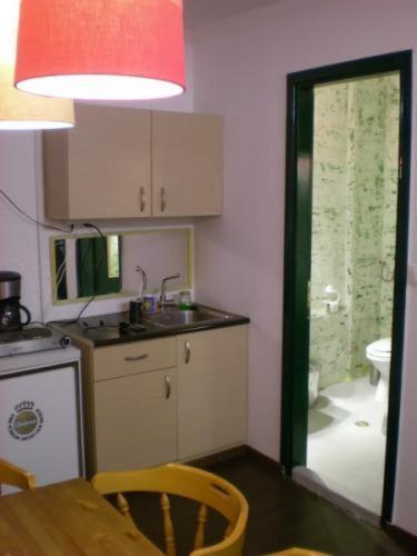 Adonis Guesthouse Batsi Oda fotoğraf